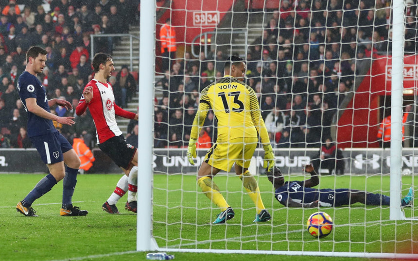 Harry Kane ghi bàn, Tottenham vẫn hụt hơi trong cuộc đua top 4